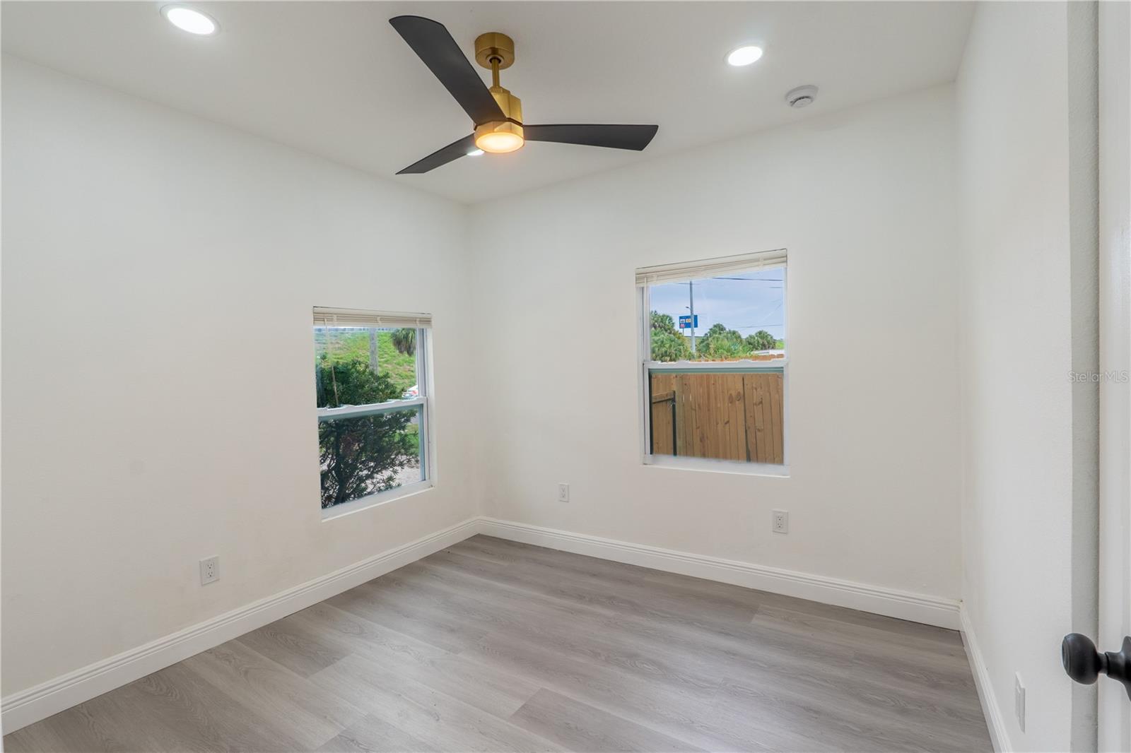 8408 N SEMINOLE AVE — photo 37
