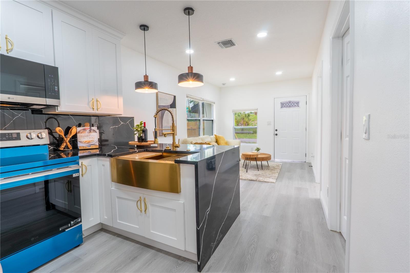 8408 N SEMINOLE AVE — photo 9