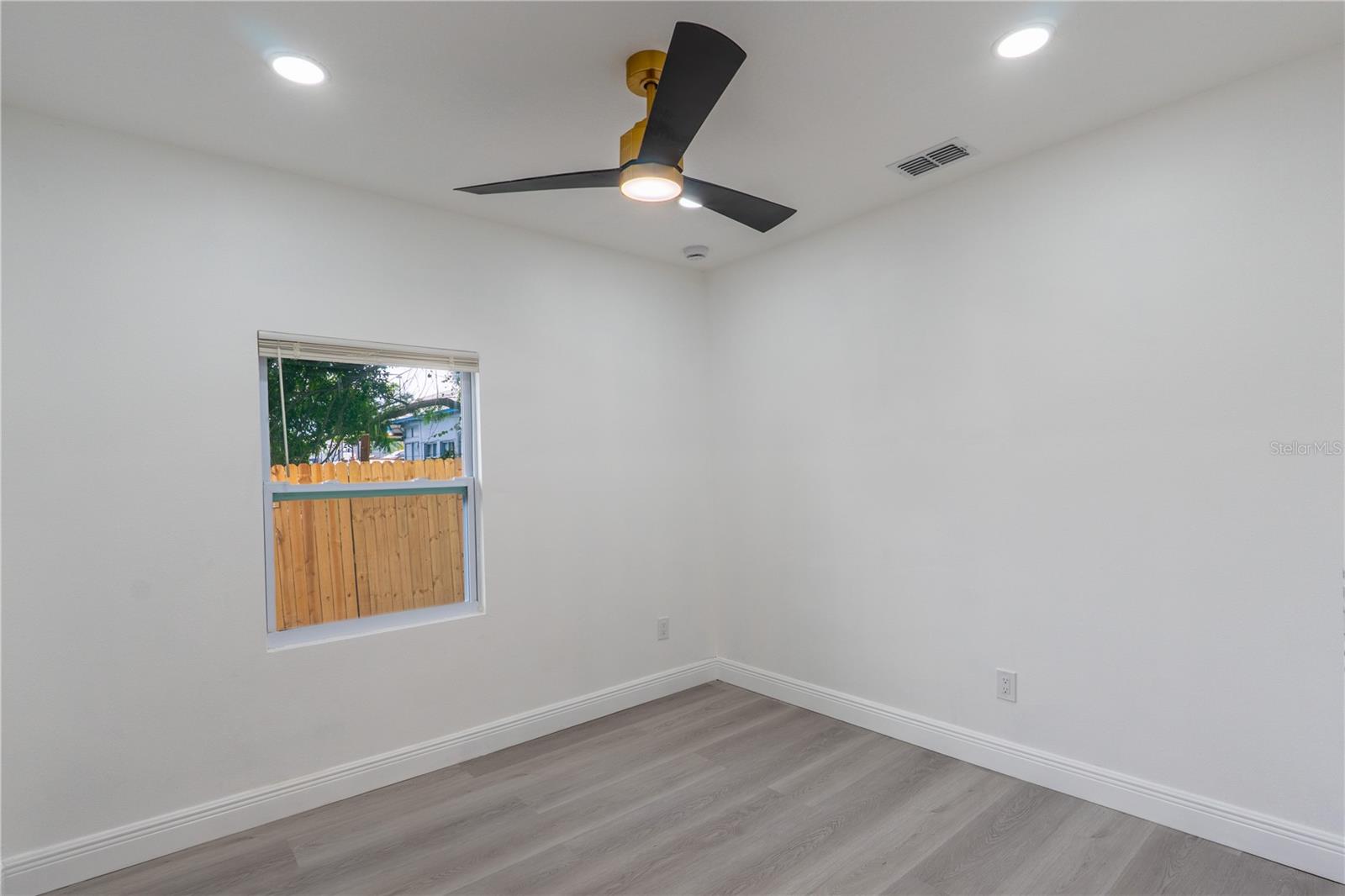 8408 N SEMINOLE AVE — photo 39