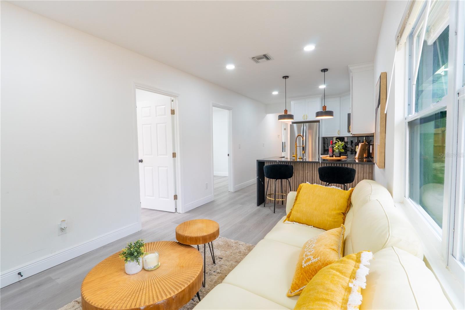8408 N SEMINOLE AVE — photo 4