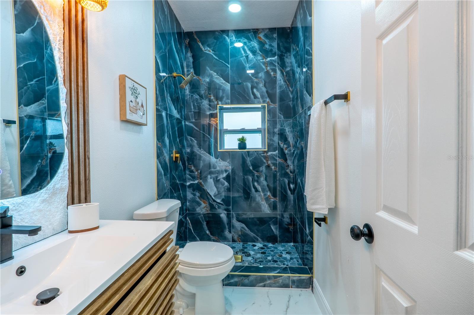 8408 N SEMINOLE AVE — photo 16