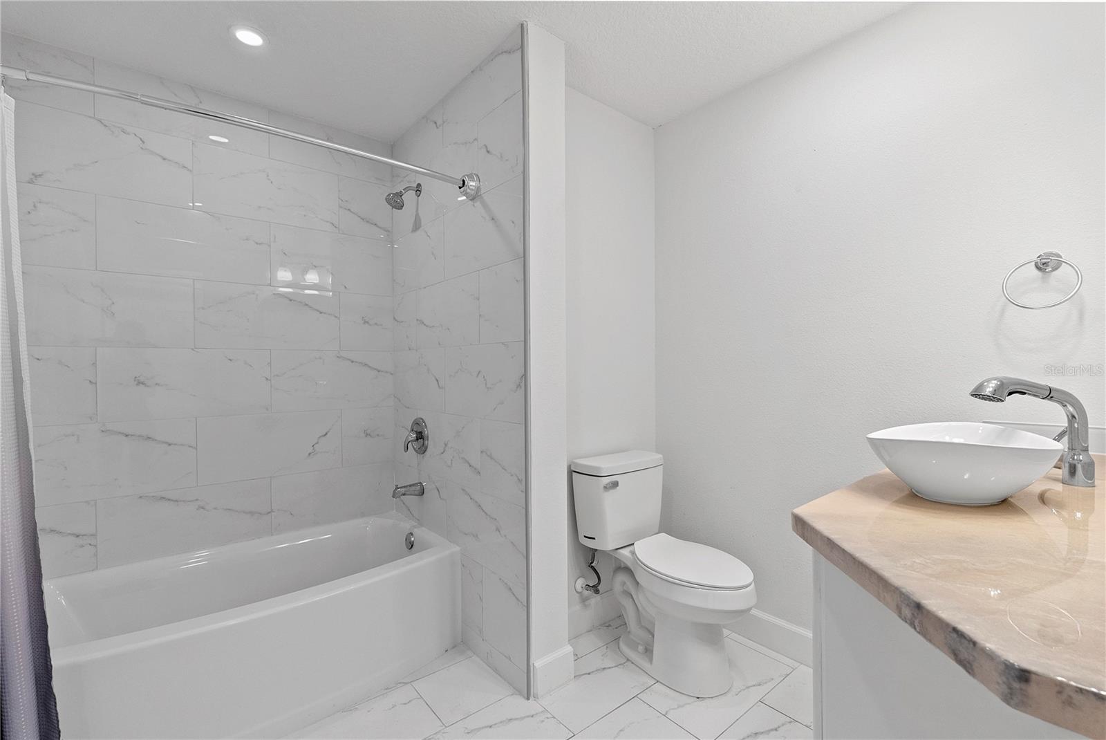 805 LEISEY CIR — photo 27