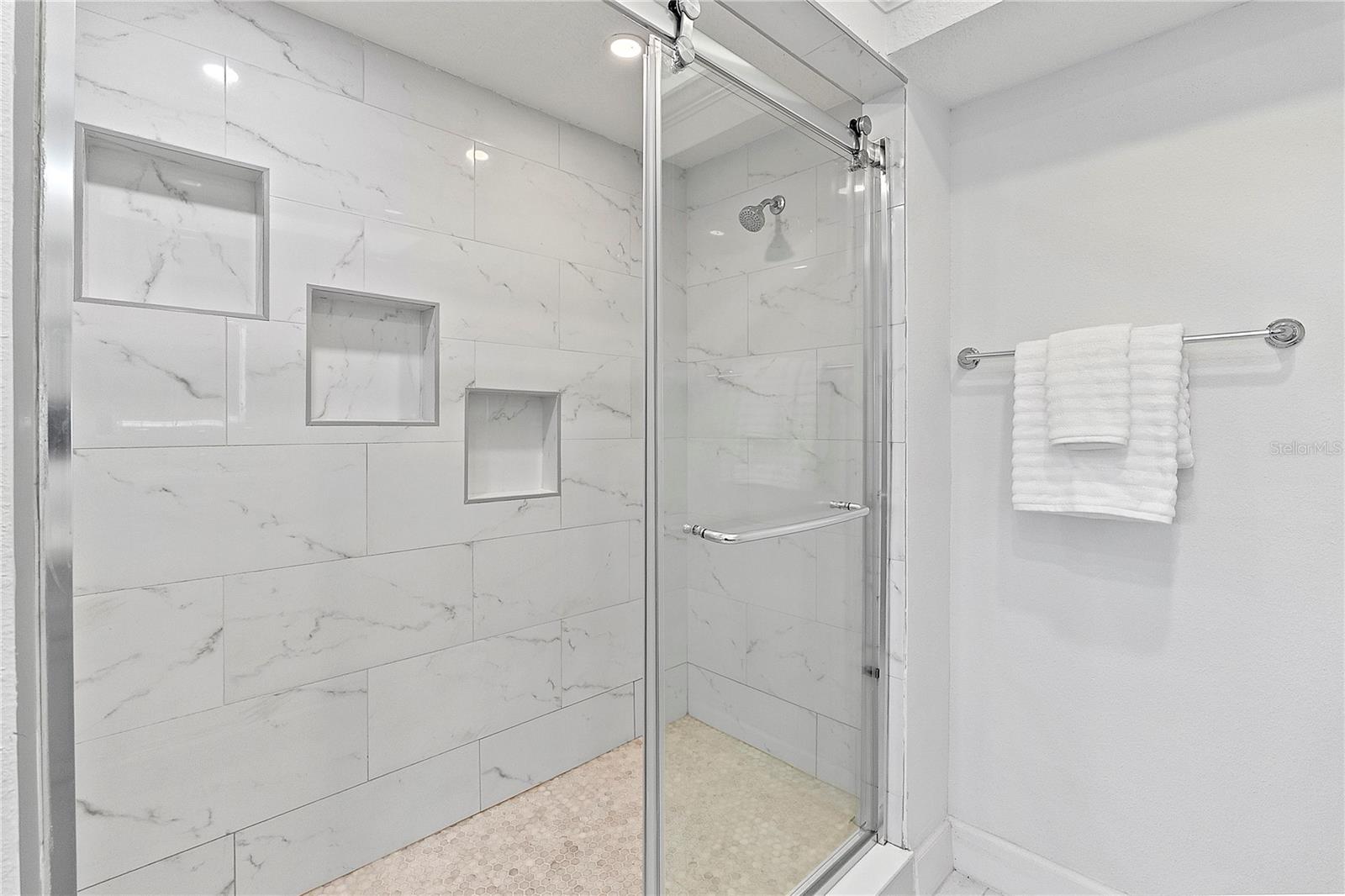 805 LEISEY CIR — photo 23