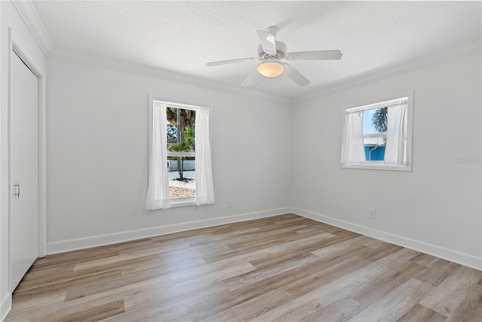805 LEISEY CIR — photo 25