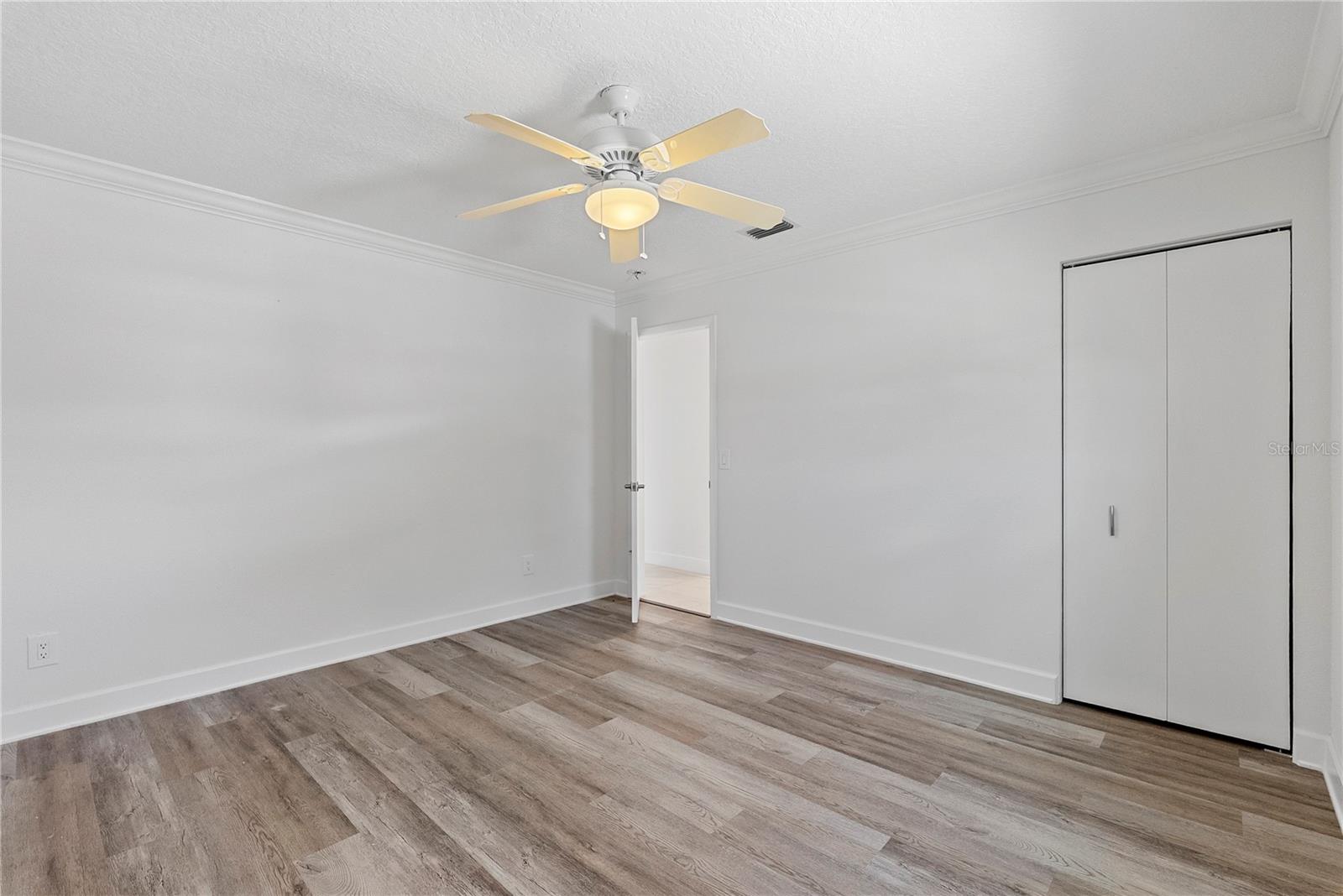 805 LEISEY CIR — photo 24