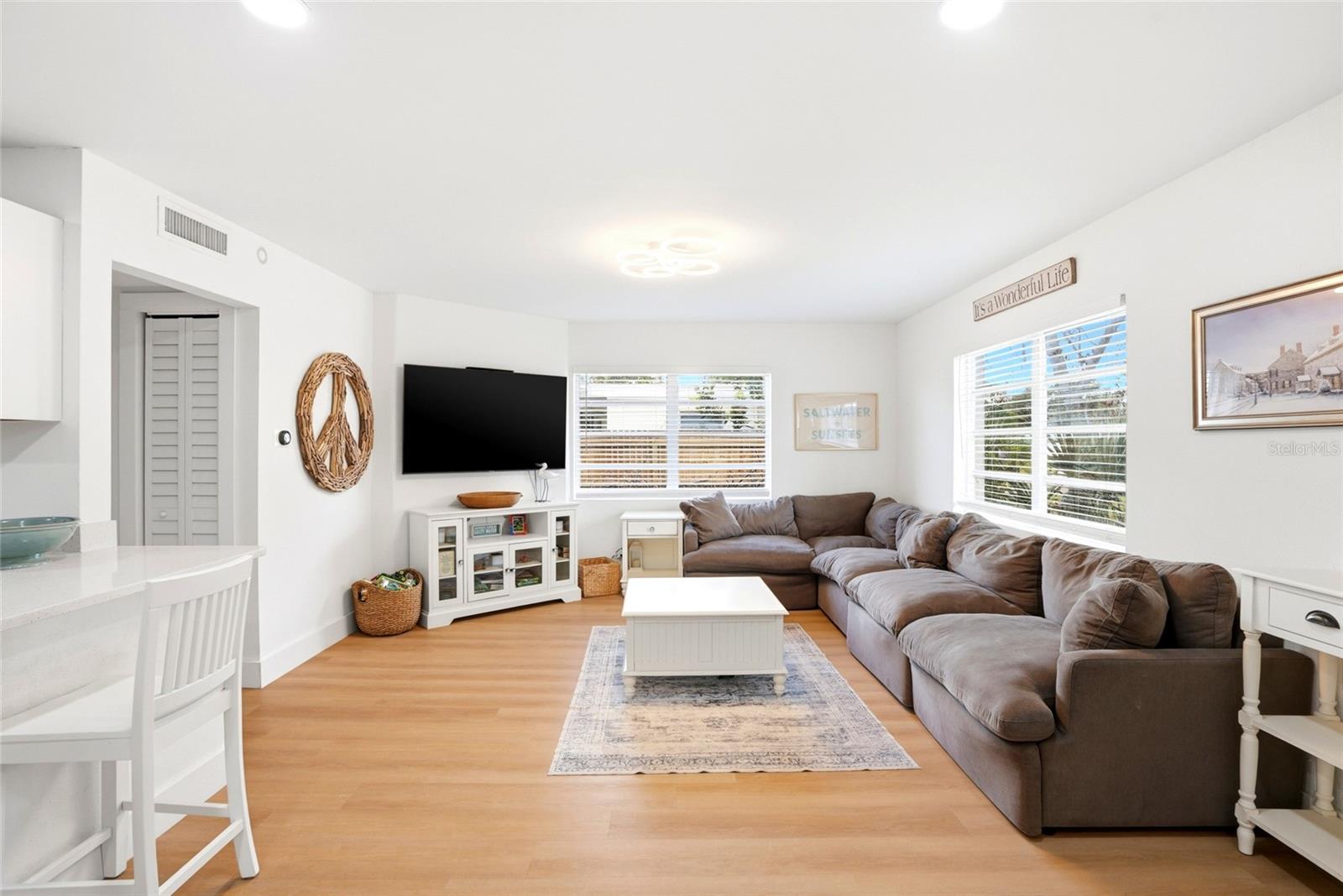 4027 HUNTINGTON ST NE — photo 5