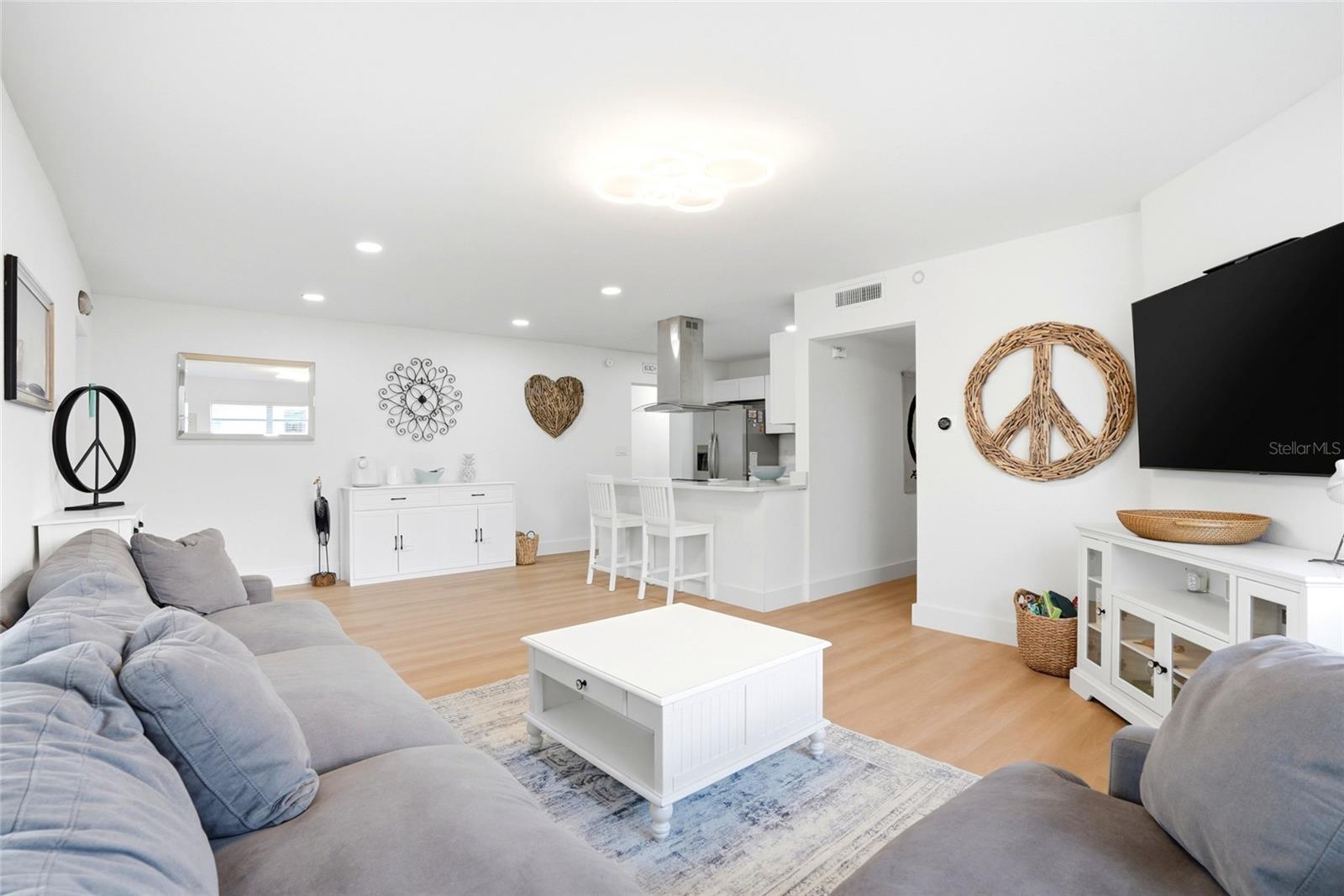 4027 HUNTINGTON ST NE — photo 6