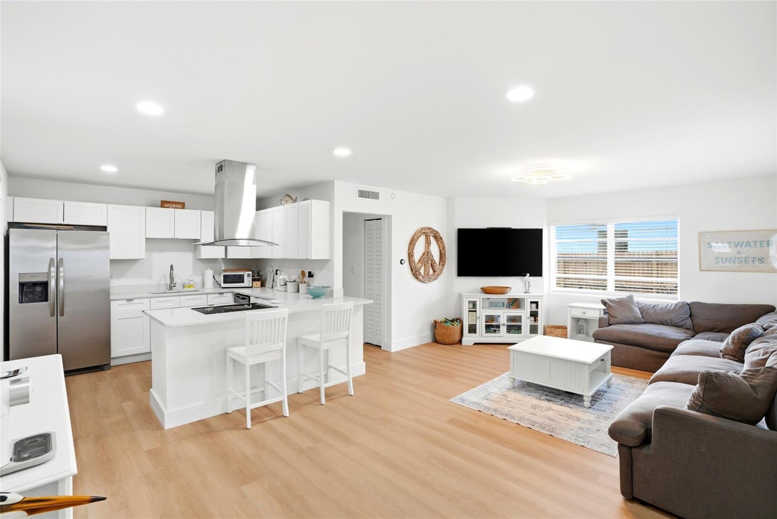 4027 HUNTINGTON ST NE — photo 8