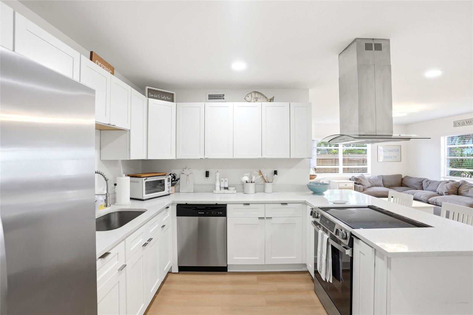 4027 HUNTINGTON ST NE — photo 10