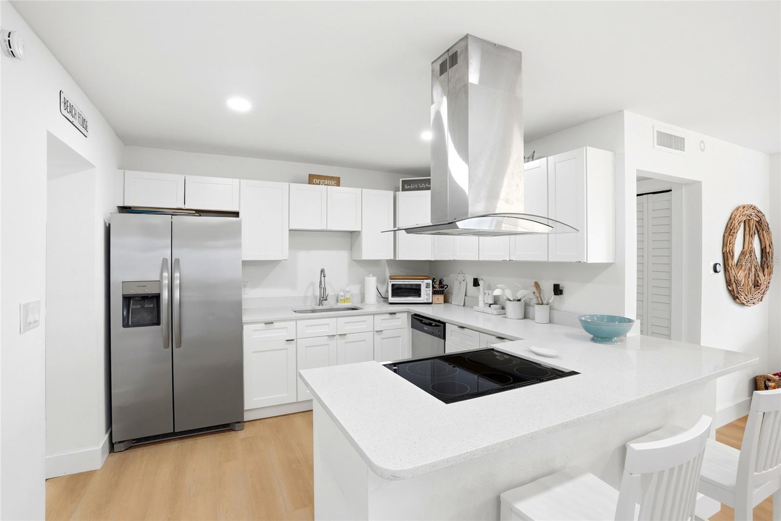 4027 HUNTINGTON ST NE — photo 9
