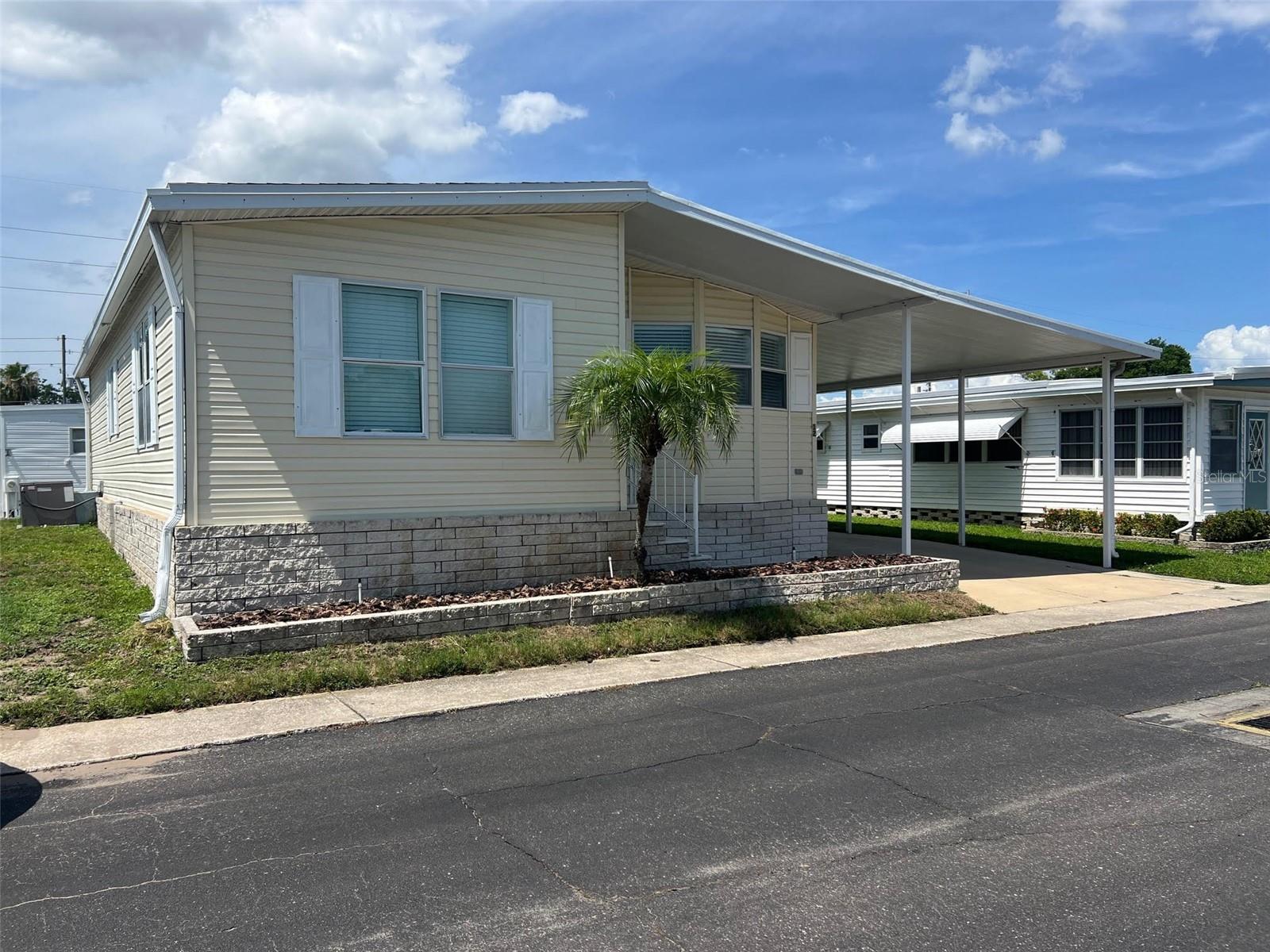 12 THATCH PALM ST W — photo 3
