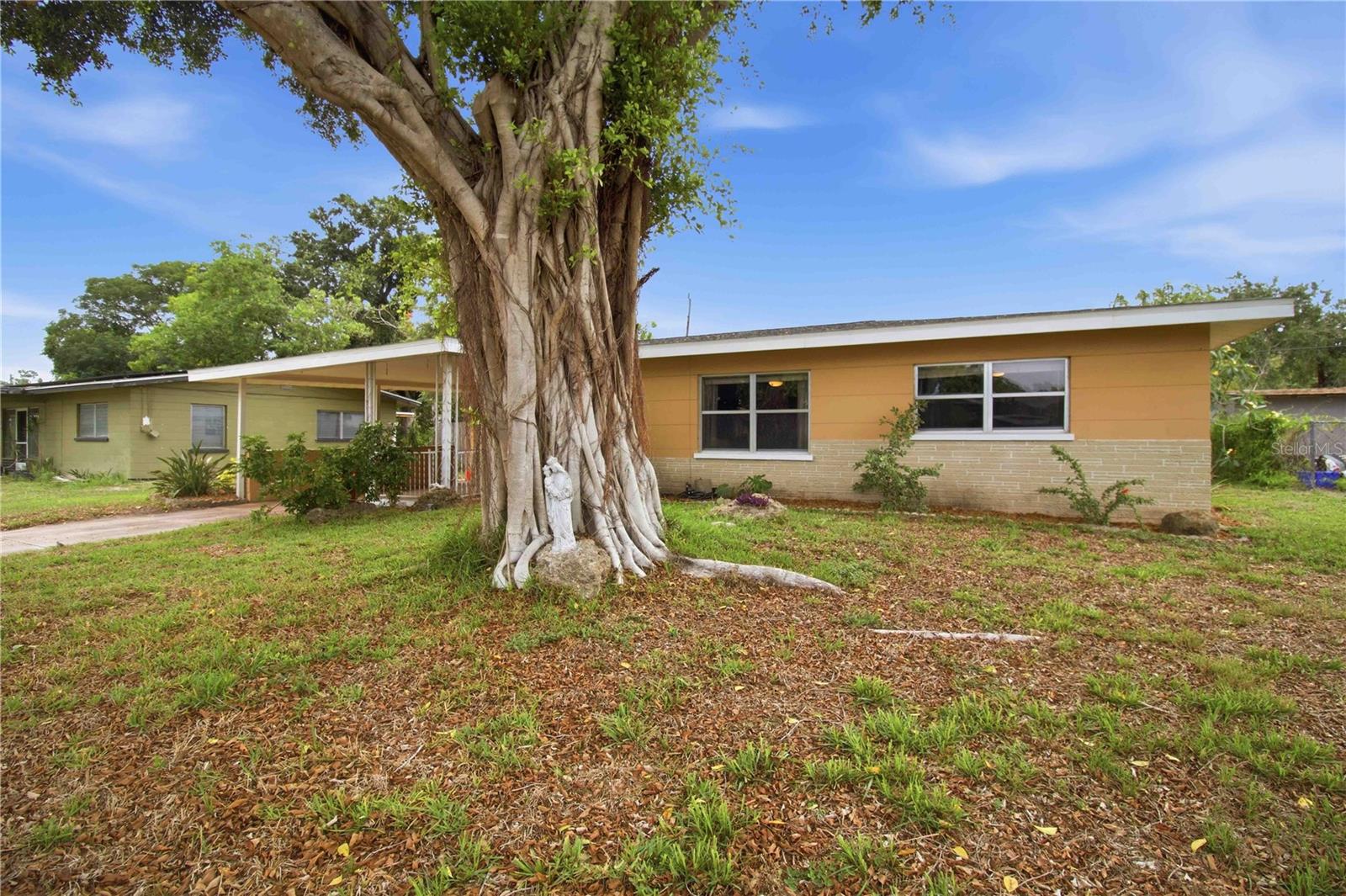 330 CROSBY CT — photo 32
