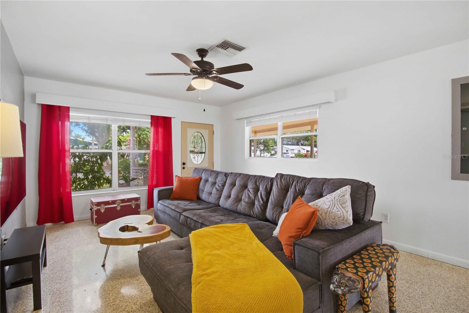 330 CROSBY CT — photo 4
