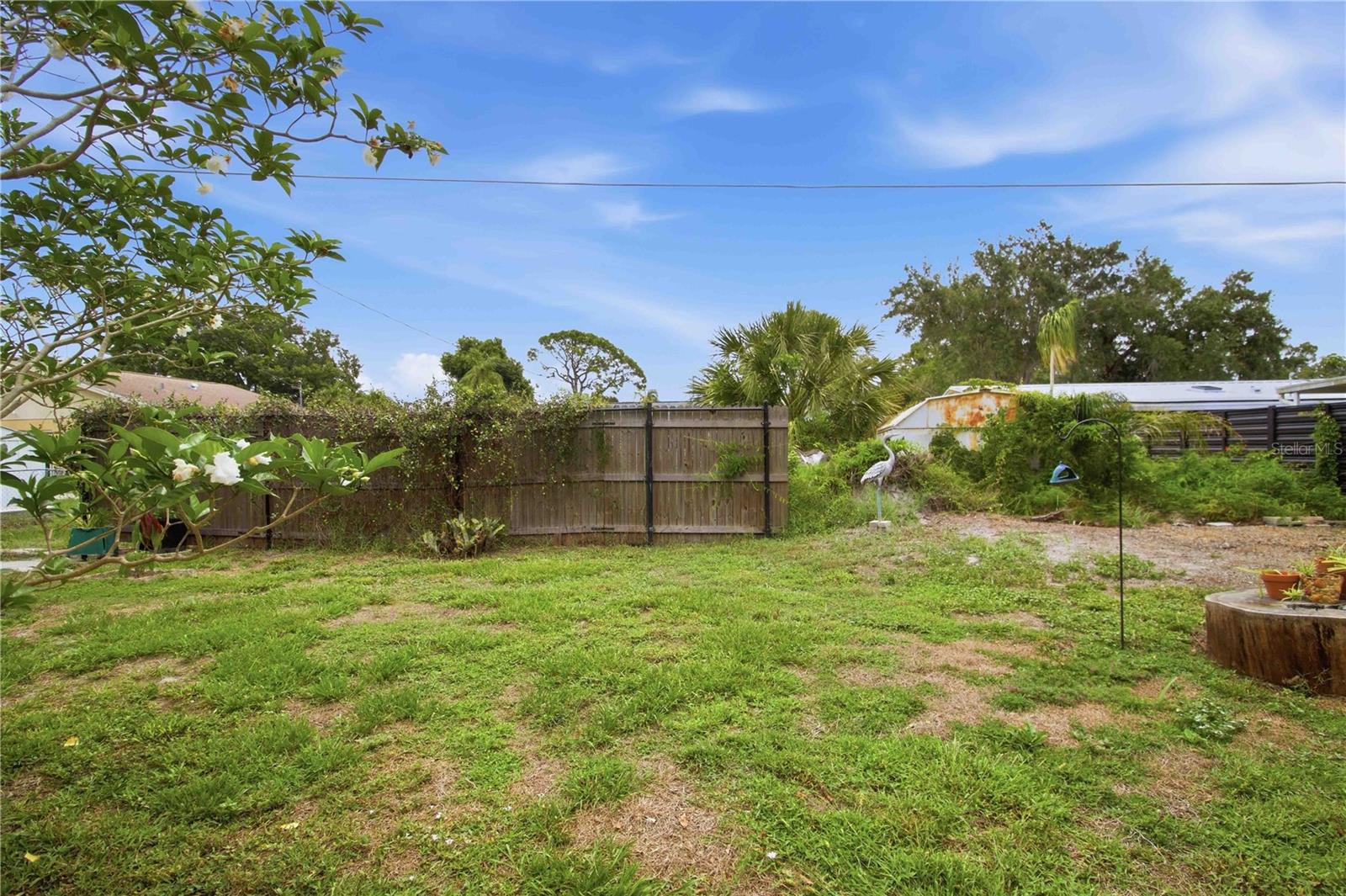 330 CROSBY CT — photo 27