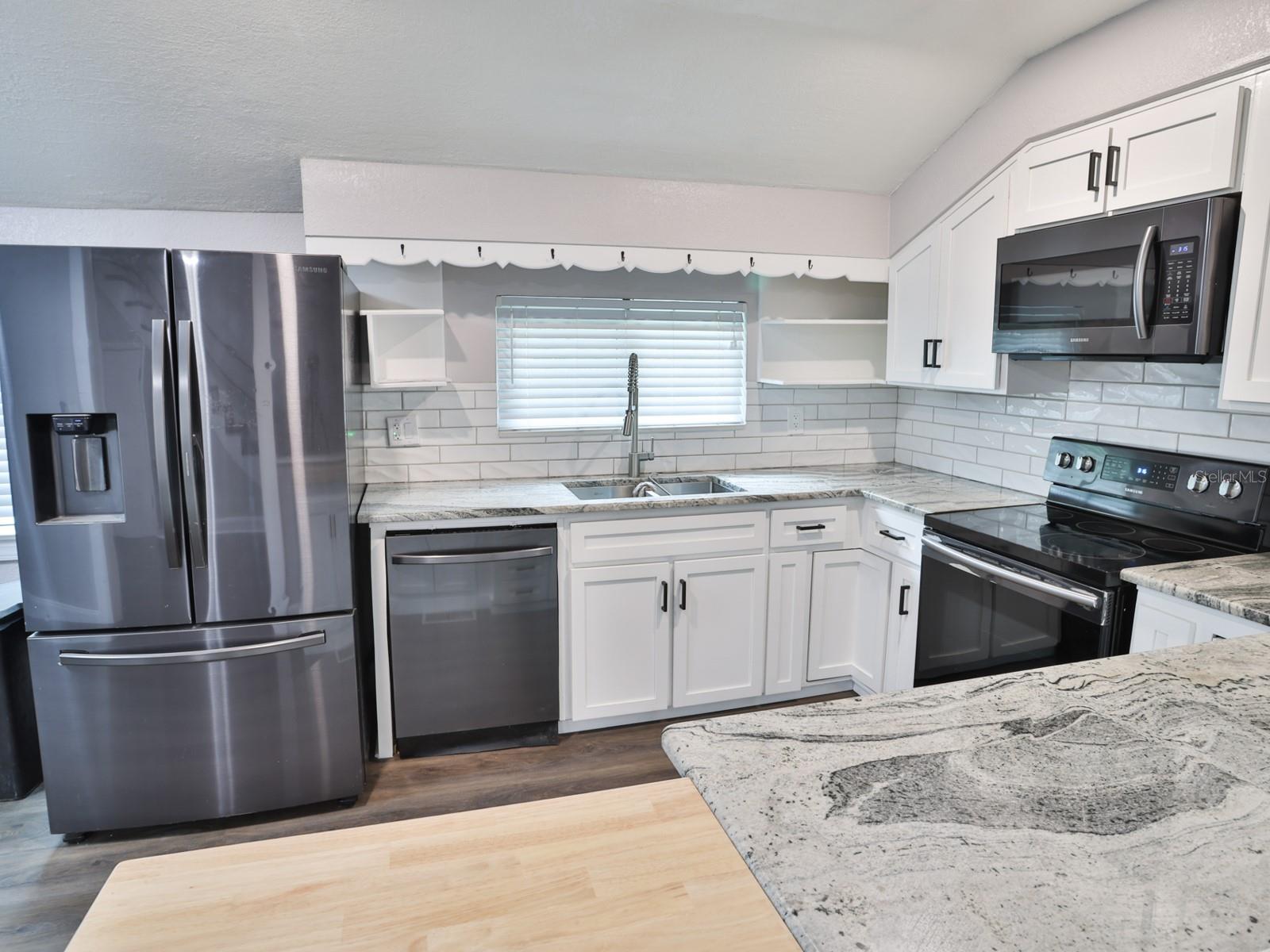 3016 N MARYLAND AVE — photo 17