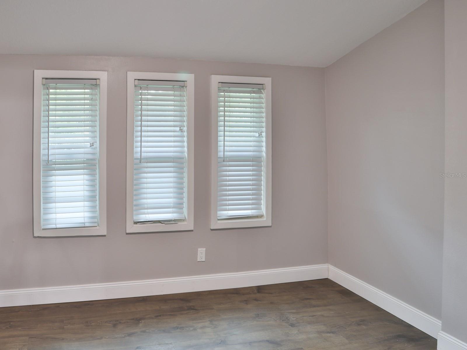 3016 N MARYLAND AVE — photo 28