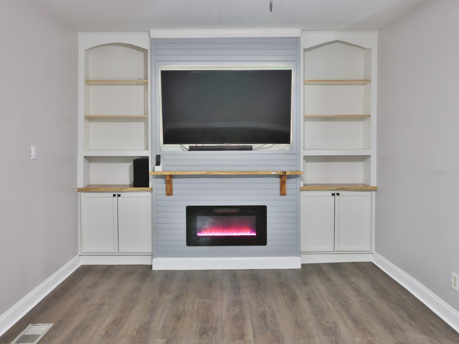 3016 N MARYLAND AVE — photo 14