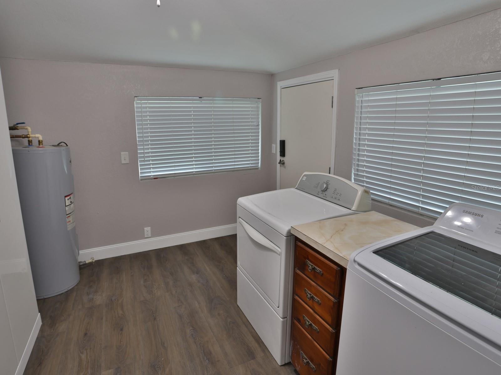 3016 N MARYLAND AVE — photo 38
