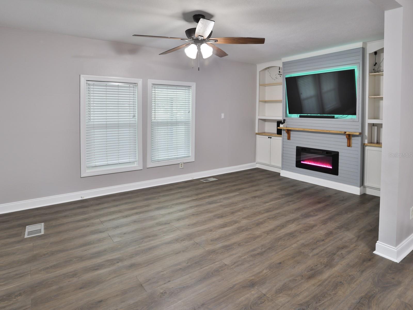 3016 N MARYLAND AVE — photo 13