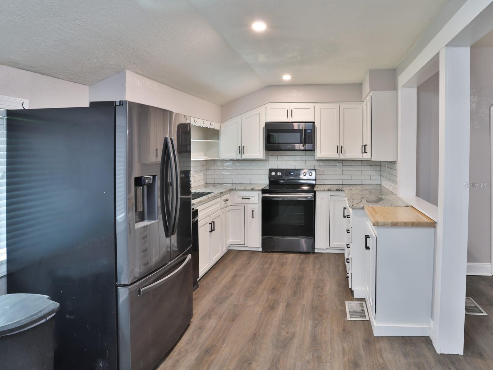 3016 N MARYLAND AVE — photo 18