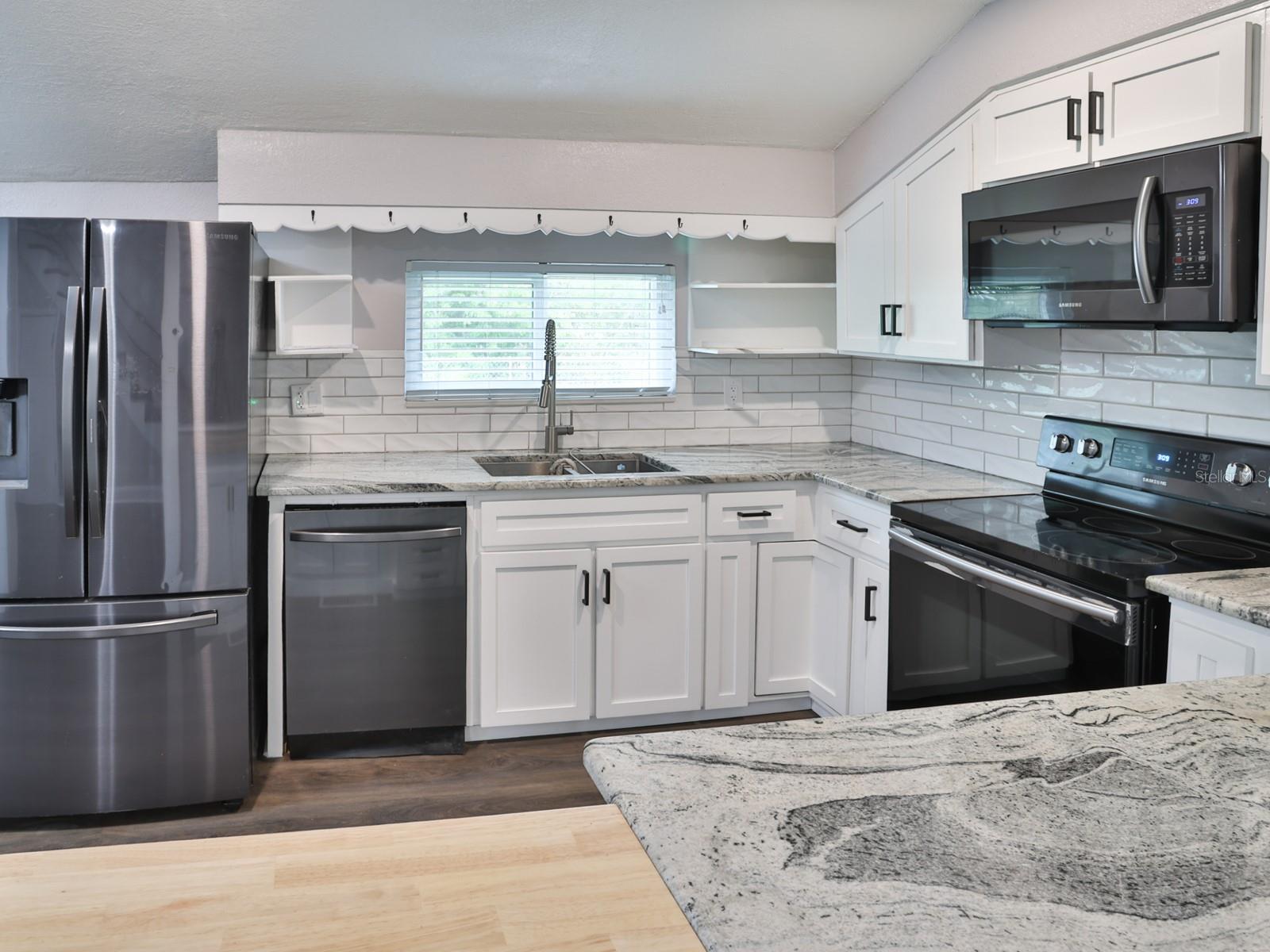 3016 N MARYLAND AVE — photo 16