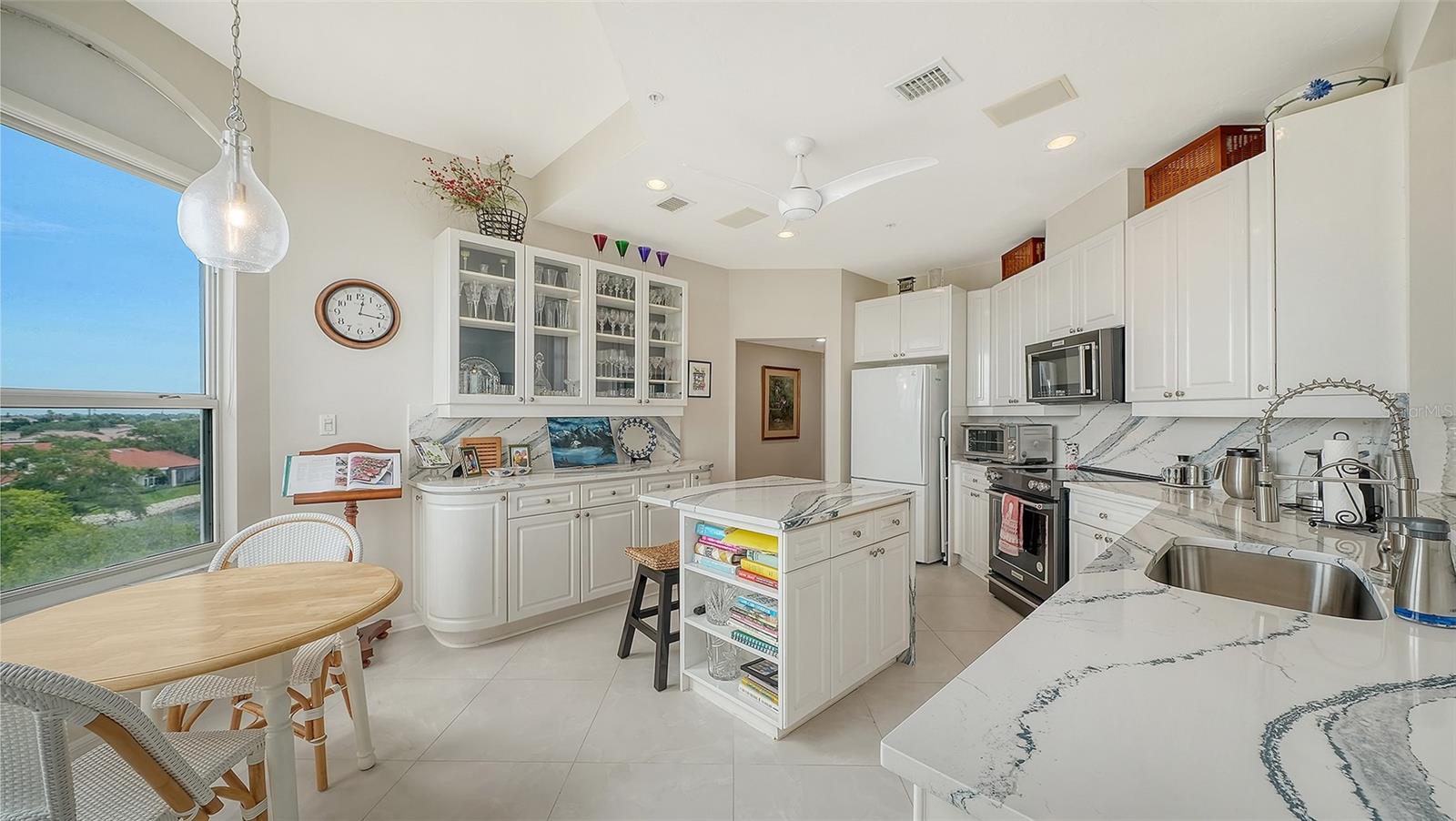 5420 EAGLES POINT CIR #406 — photo 4