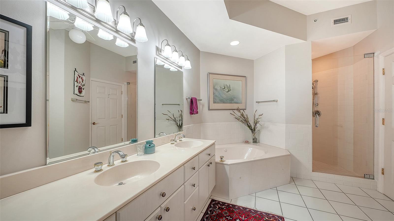 5420 EAGLES POINT CIR #406 — photo 12