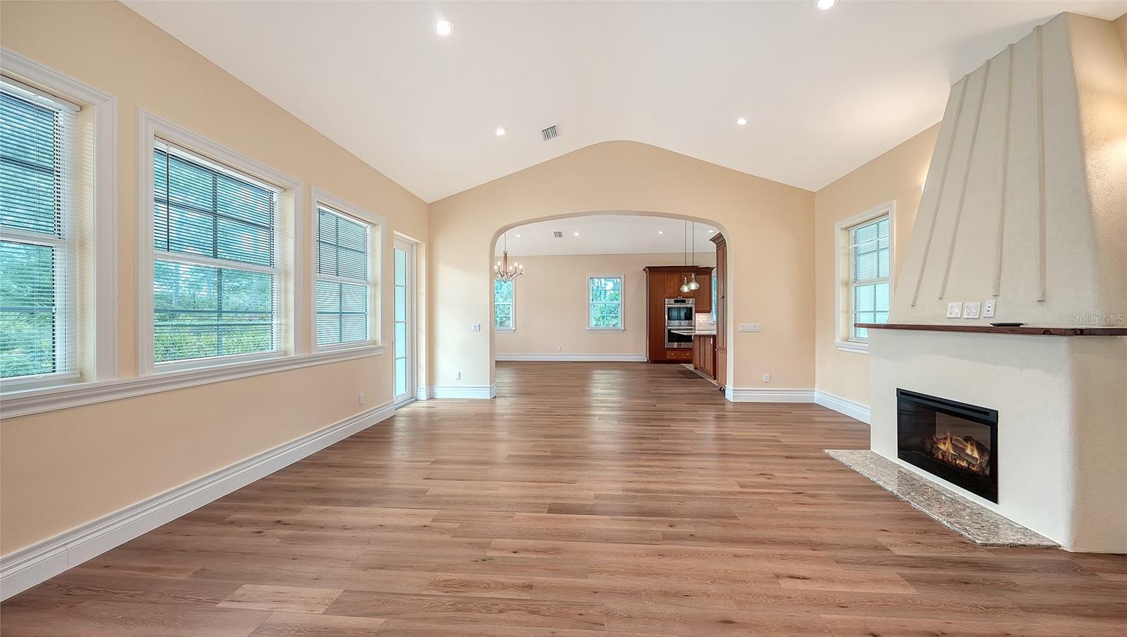 360 N POINT RD — photo 8