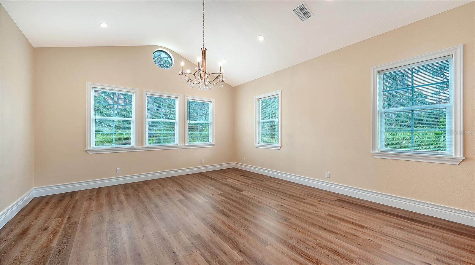 360 N POINT RD — photo 13