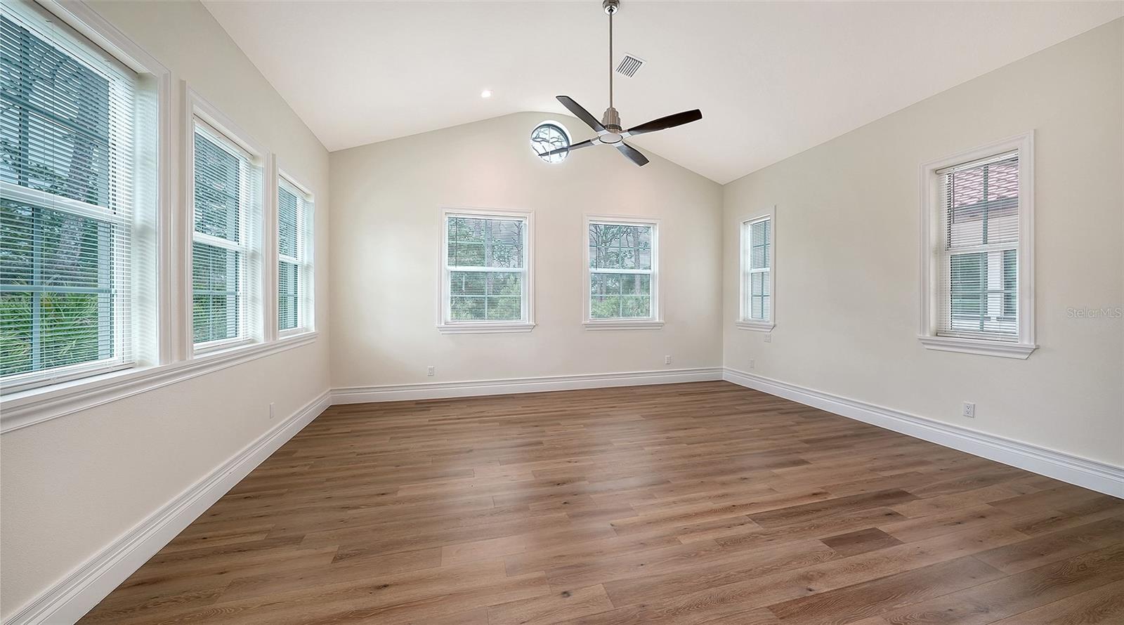360 N POINT RD — photo 15