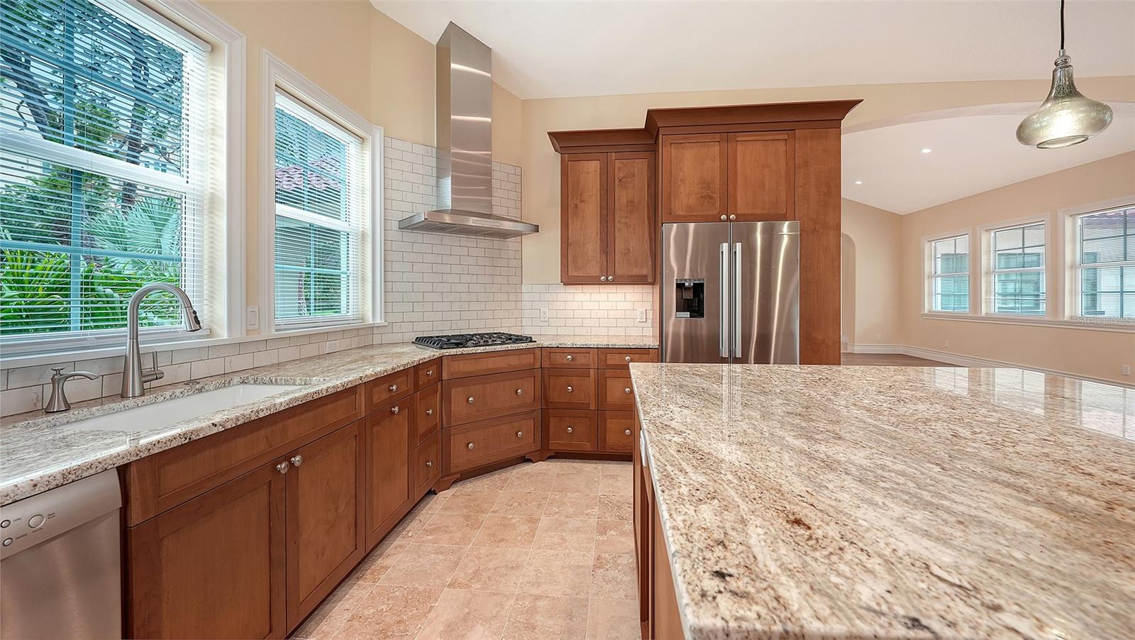 360 N POINT RD — photo 11