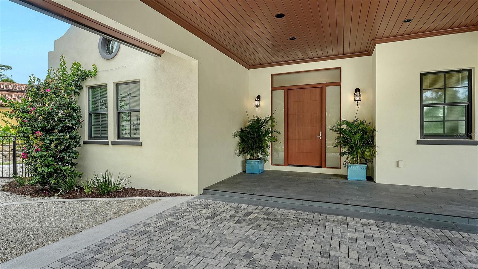360 N POINT RD — photo 4