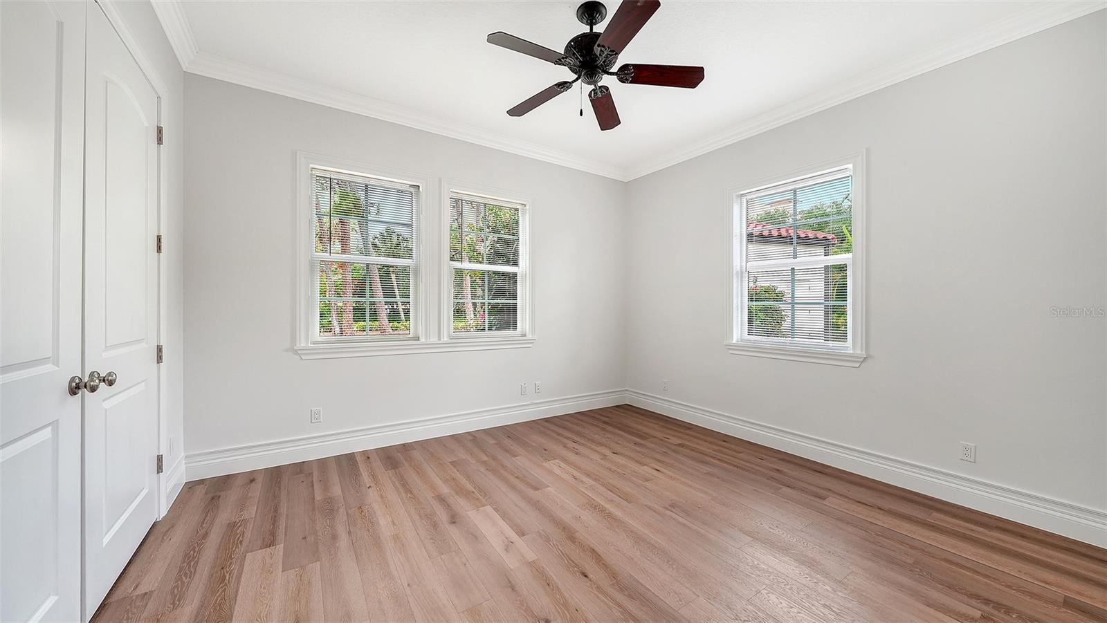 360 N POINT RD — photo 22