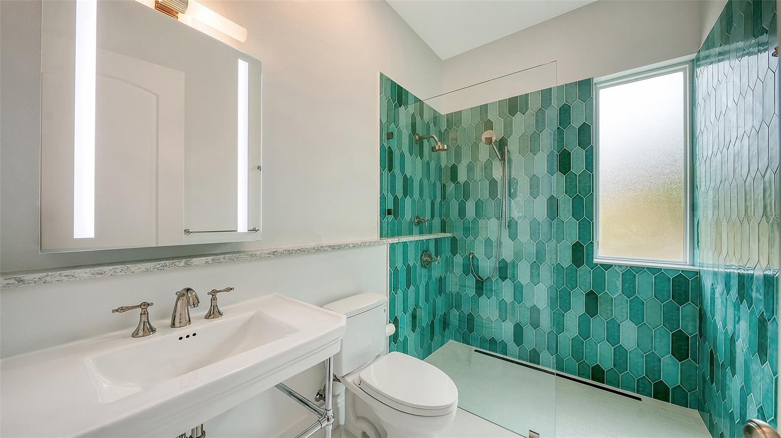 360 N POINT RD — photo 23