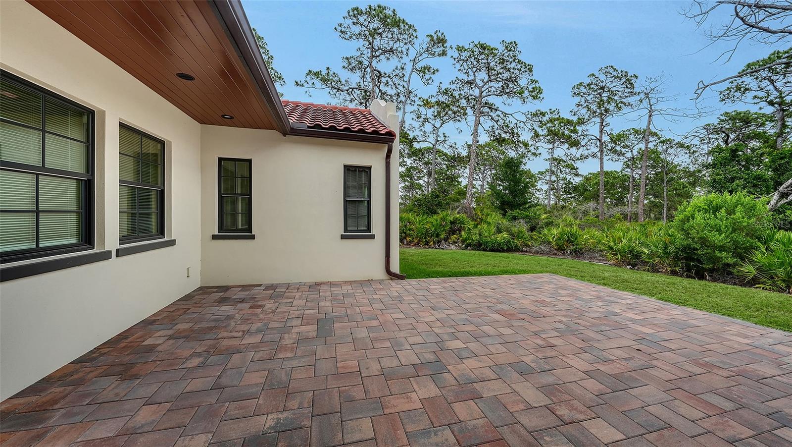 360 N POINT RD — photo 25