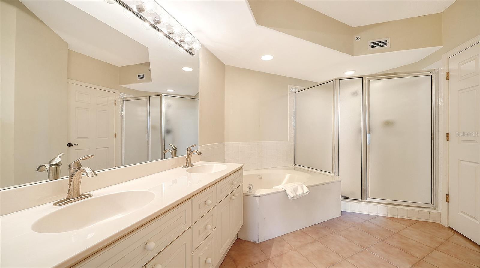 5420 EAGLES POINT CIR #206 — photo 13