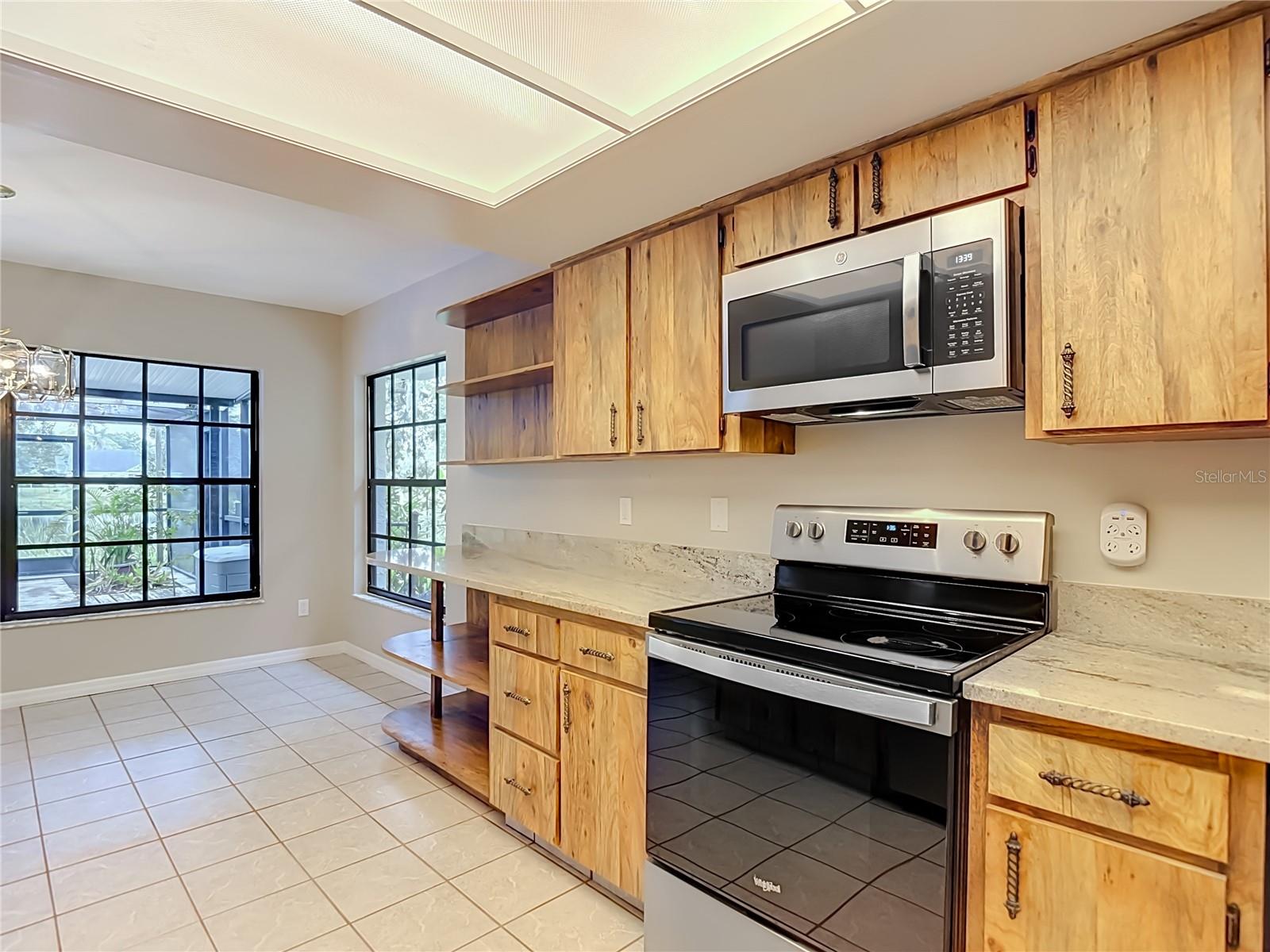 12721 N ARMENIA AVE — photo 32