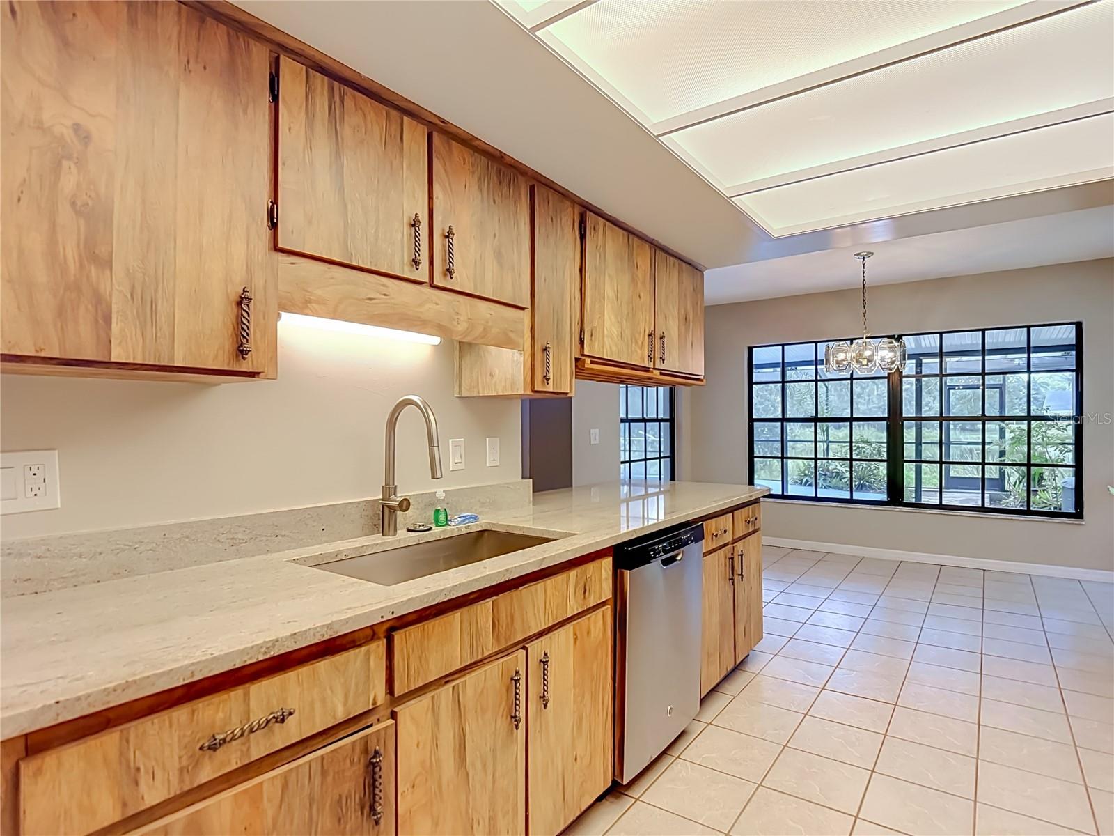 12721 N ARMENIA AVE — photo 34