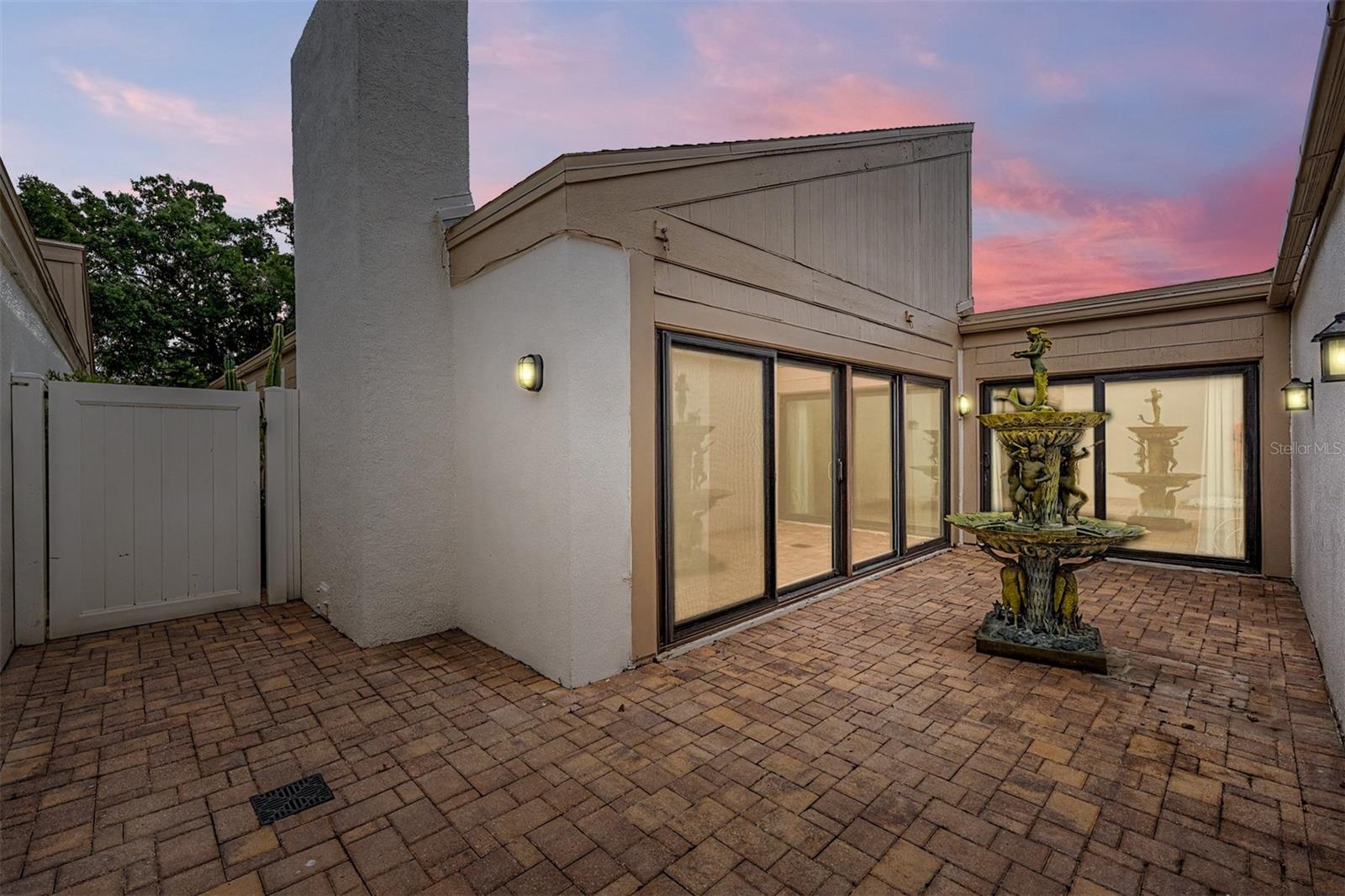 360 S WOODLANDS DR — photo 2