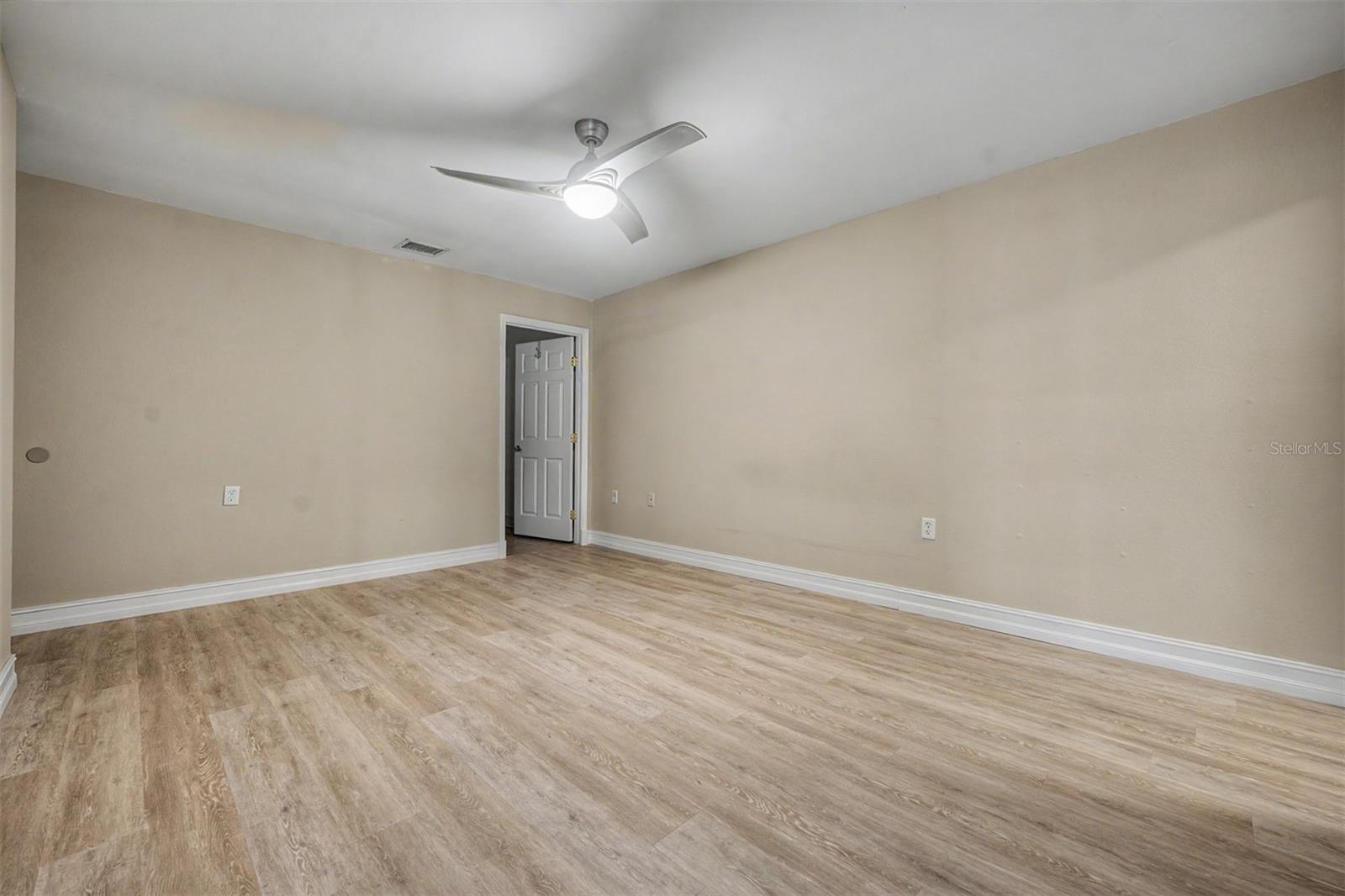 360 S WOODLANDS DR — photo 17
