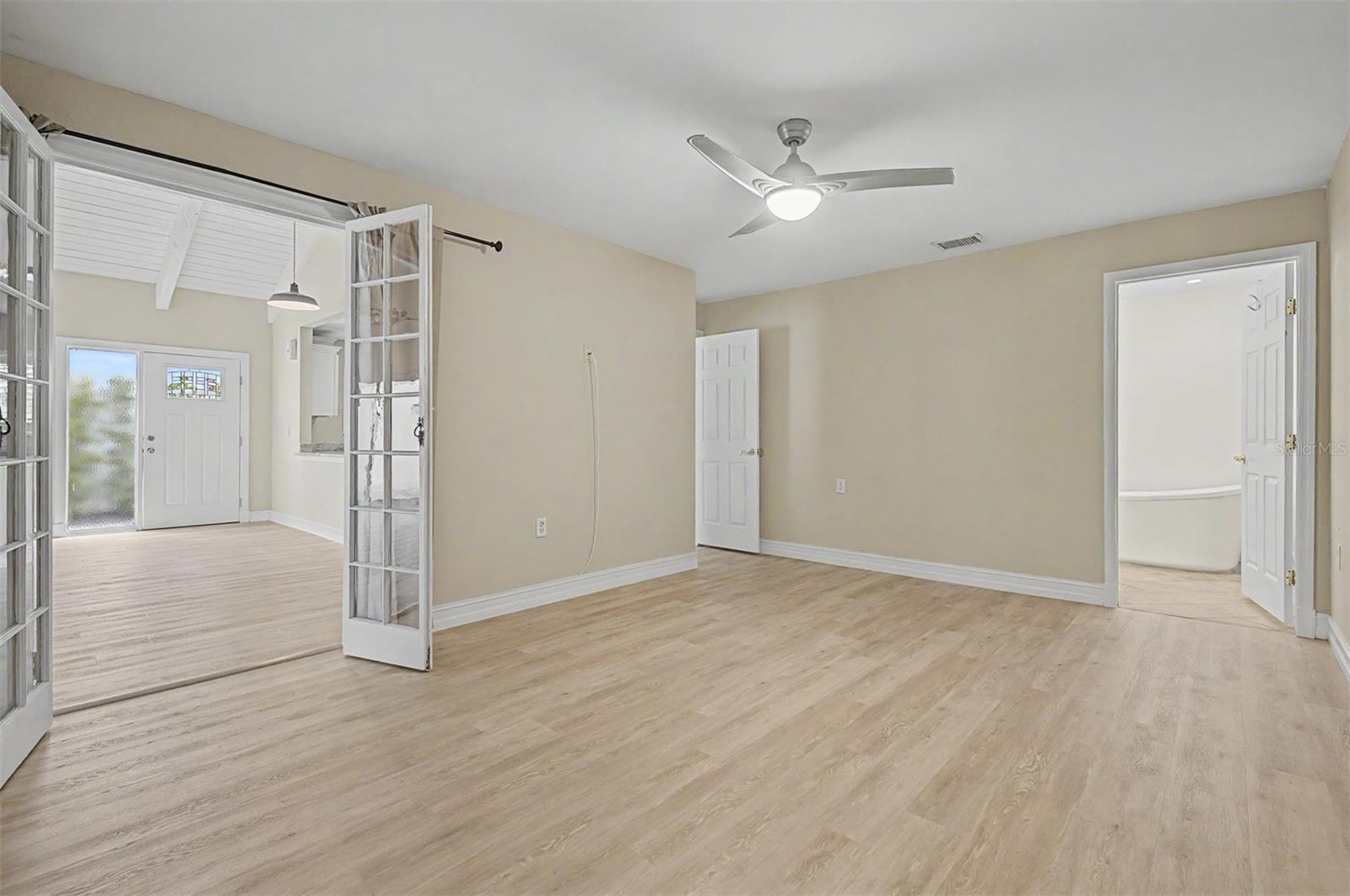 360 S WOODLANDS DR — photo 18