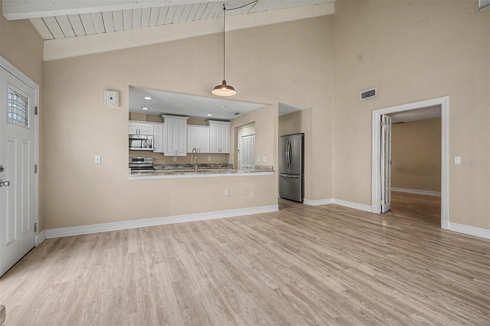 360 S WOODLANDS DR — photo 7