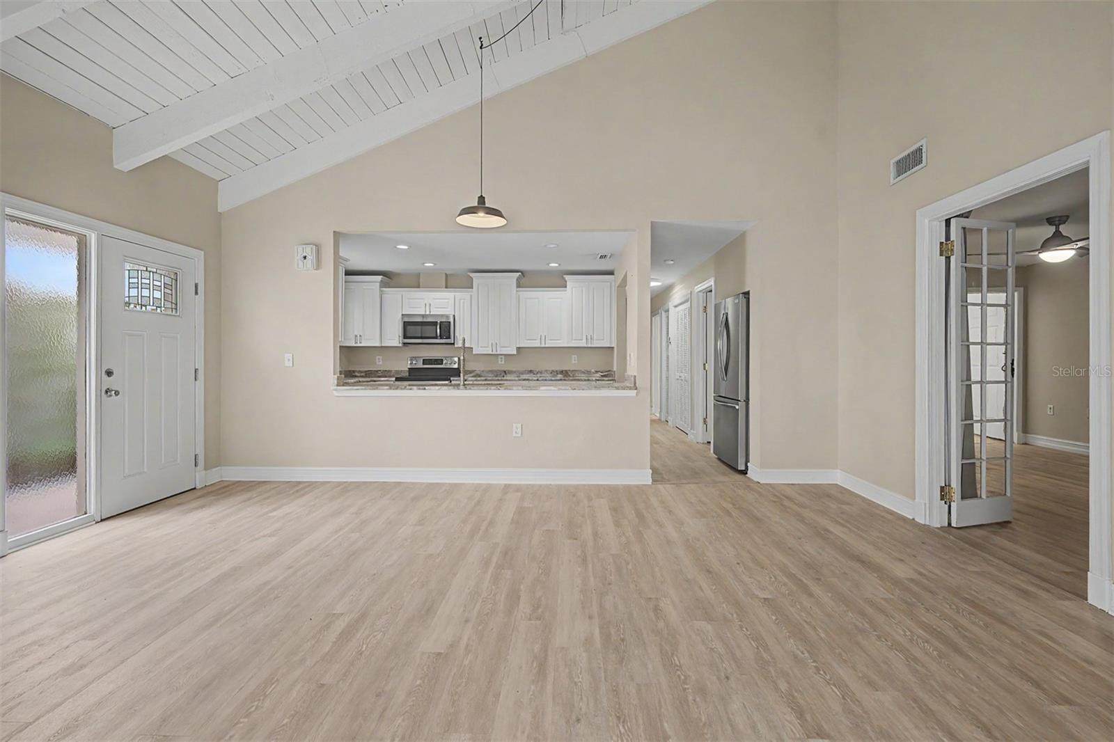 360 S WOODLANDS DR — photo 8