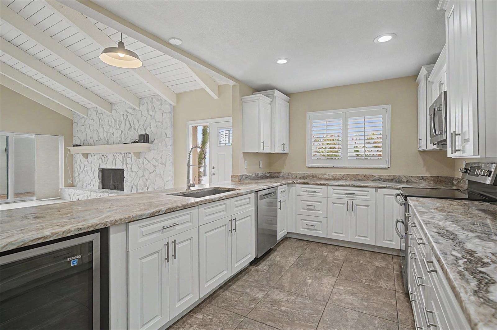 360 S WOODLANDS DR — photo 12