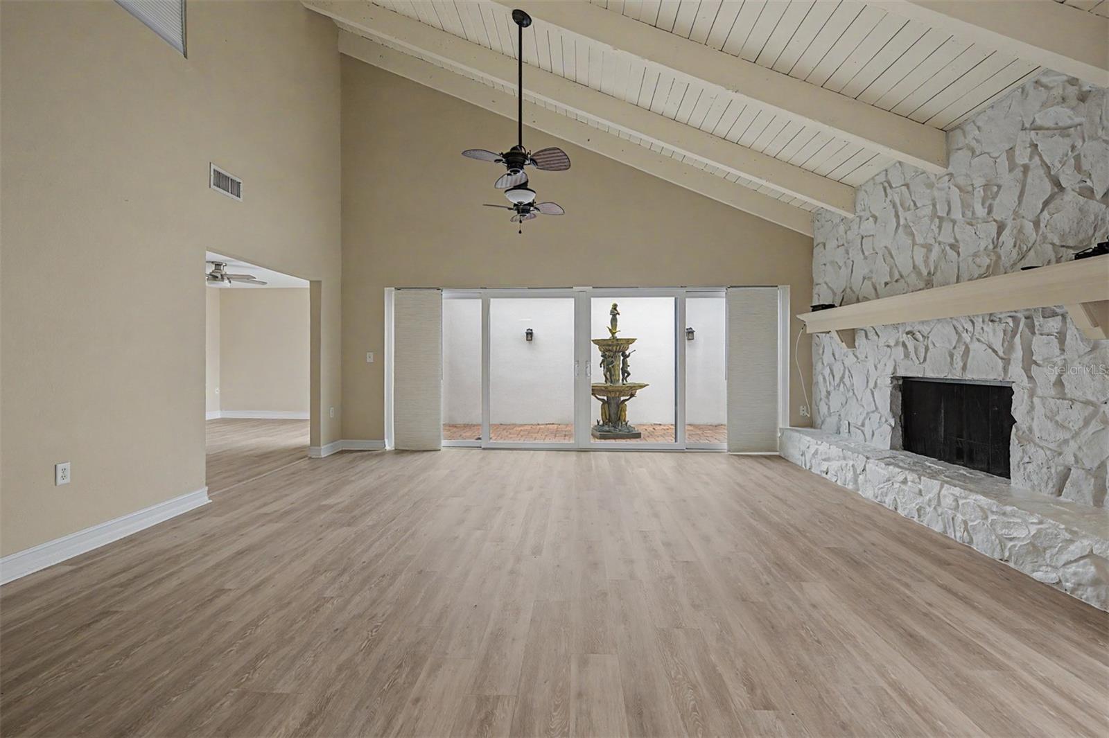 360 S WOODLANDS DR — photo 5