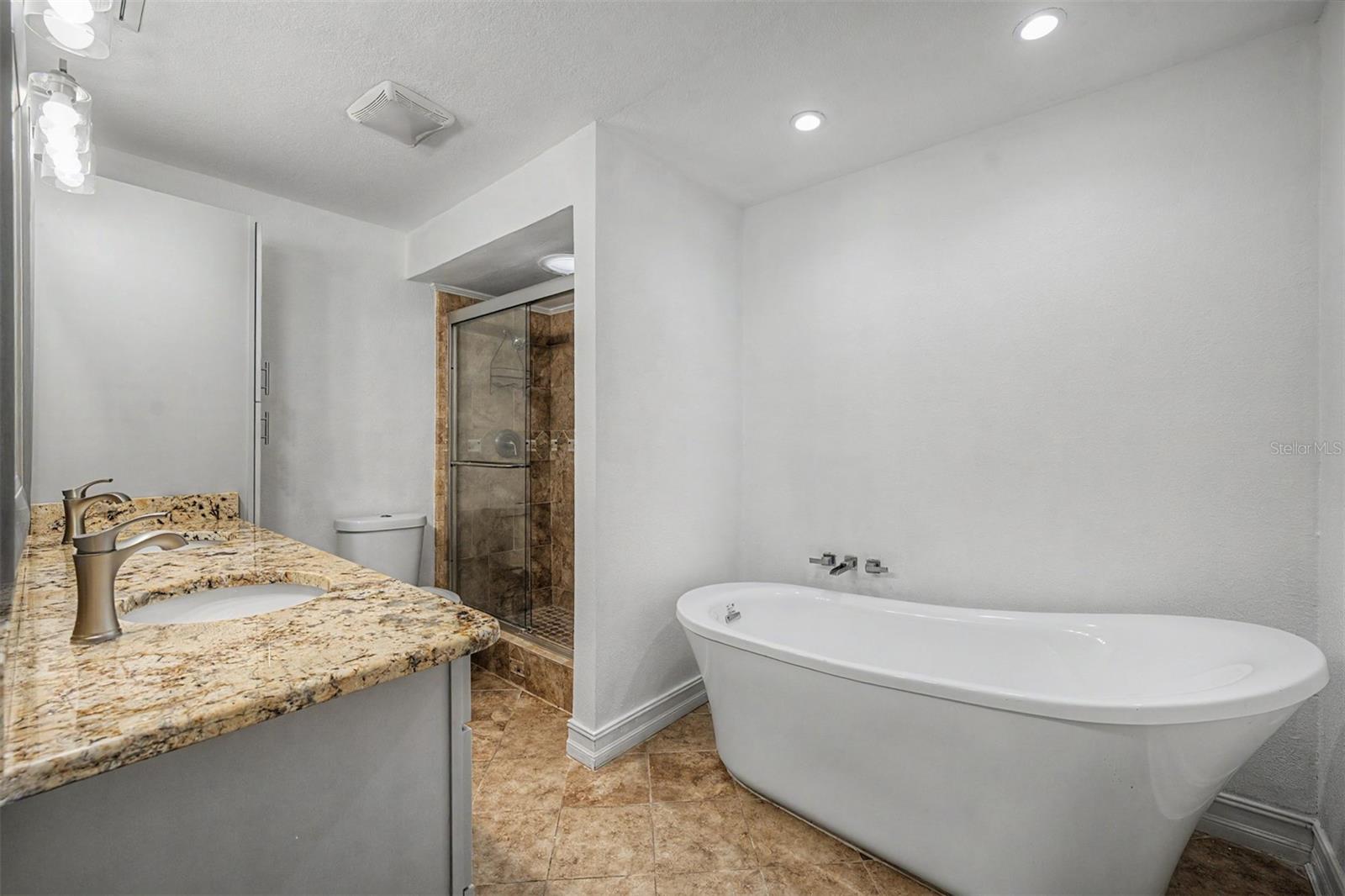360 S WOODLANDS DR — photo 19