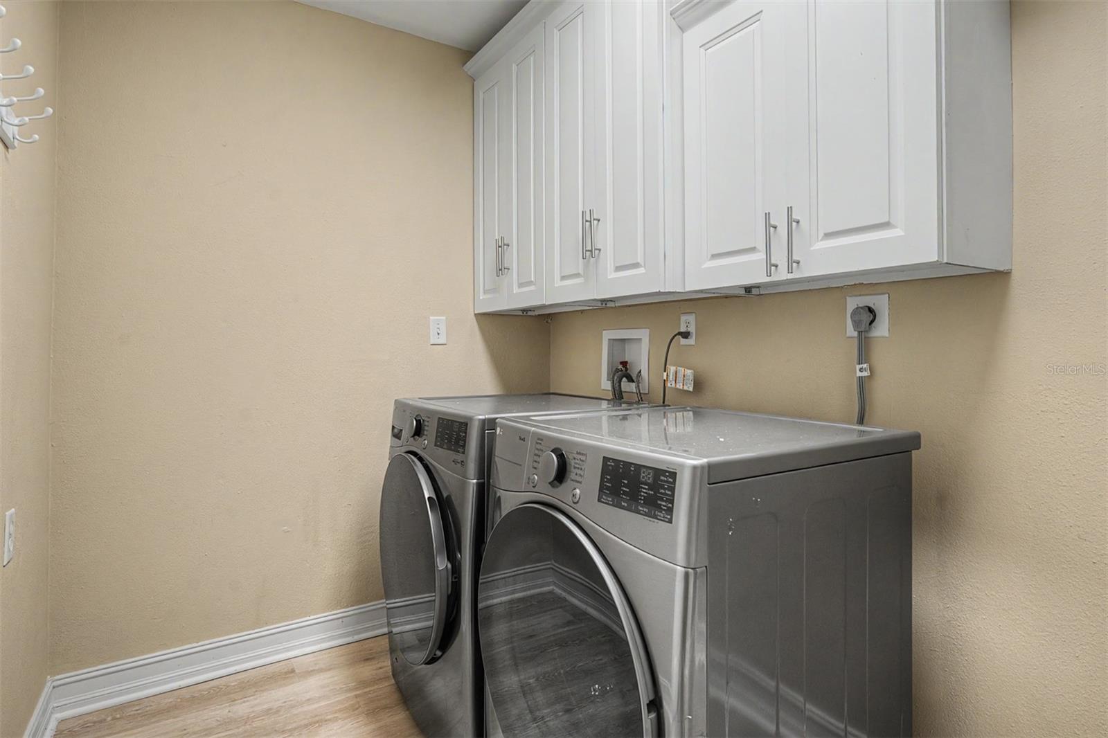 360 S WOODLANDS DR — photo 26