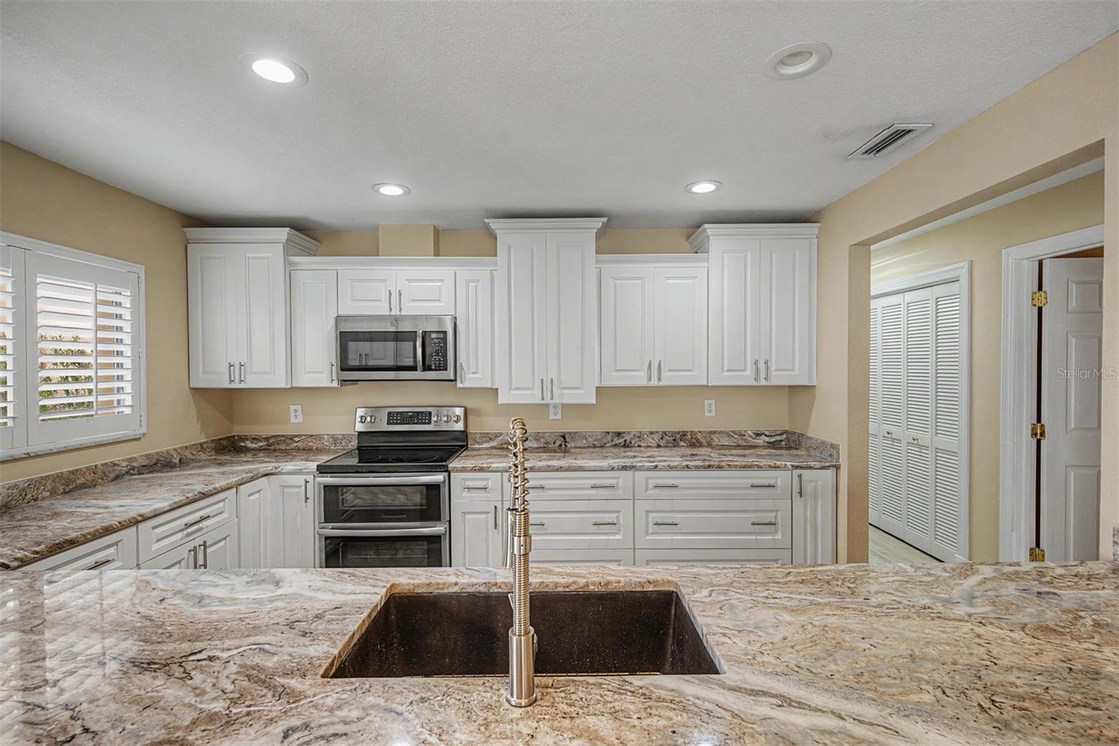360 S WOODLANDS DR — photo 9