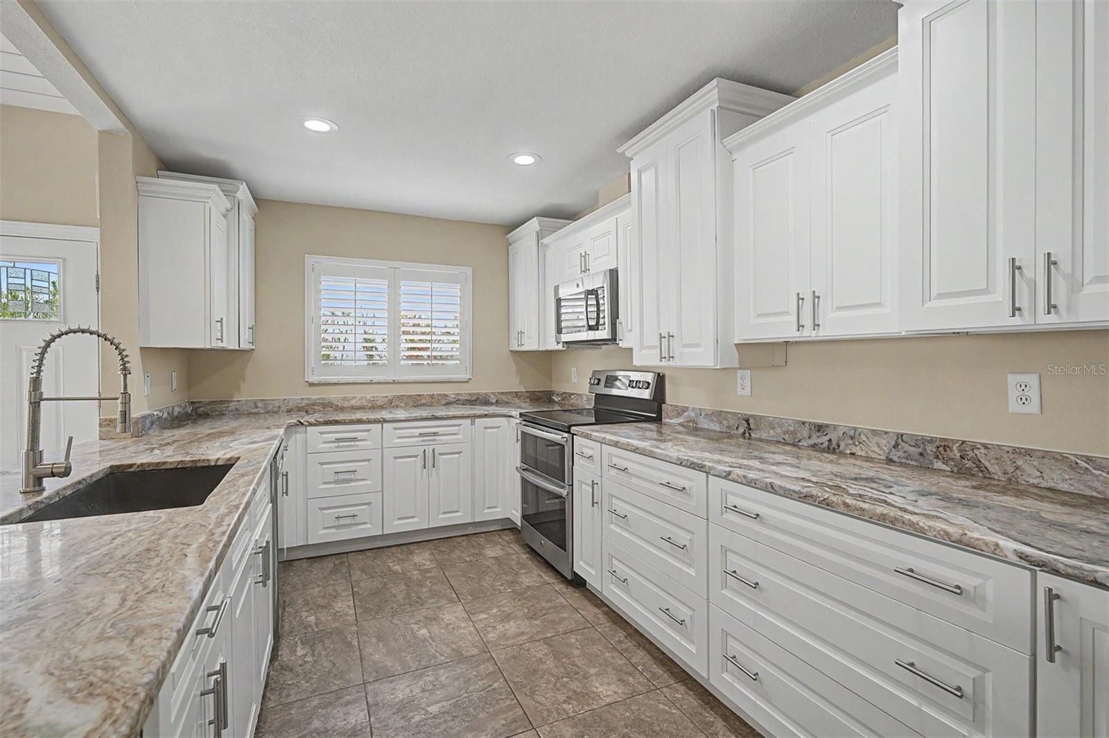 360 S WOODLANDS DR — photo 10