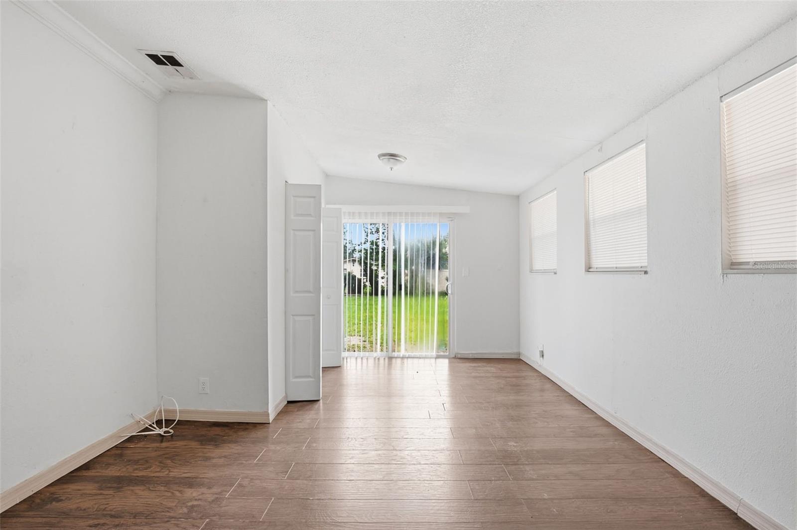 1510 E NAVAJO AVE — photo 8
